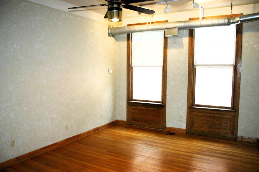 More Photos Of 25-27 N Washington St, Ypsilanti General Retail For Sale