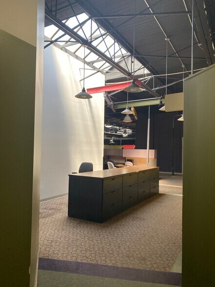 More Photos Of 3250 Franklin St, Detroit Office For Lease