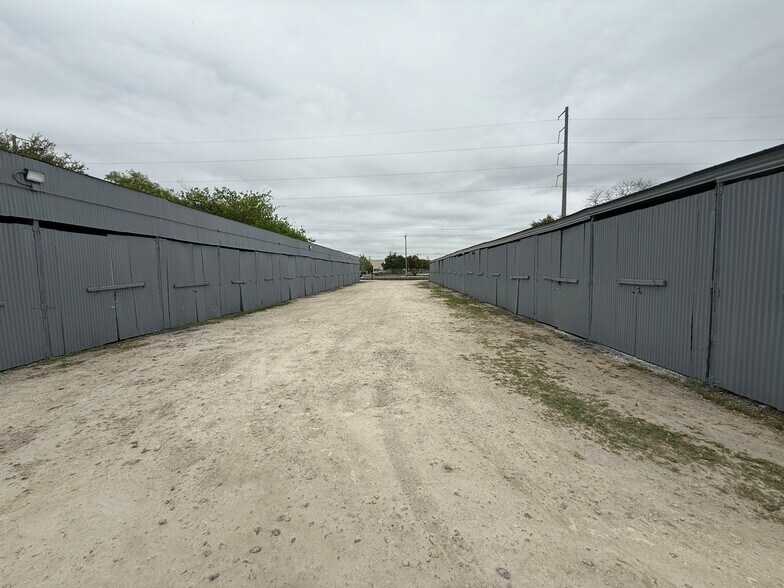 More Photos Of 4930 Callaghan Rd, San Antonio Self Storage For Sale