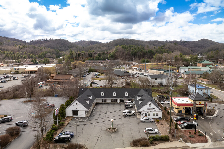 Primary Photo Of 1126 Blowing Rock Rd, Boone Storefront Retail Office For Sale