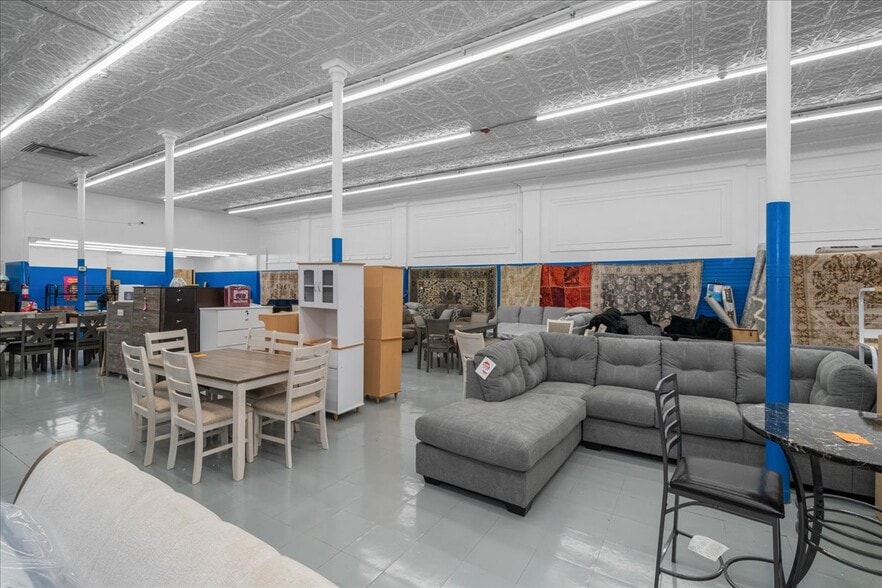 More Photos Of 821 Summit Ave, Union City Storefront For Lease