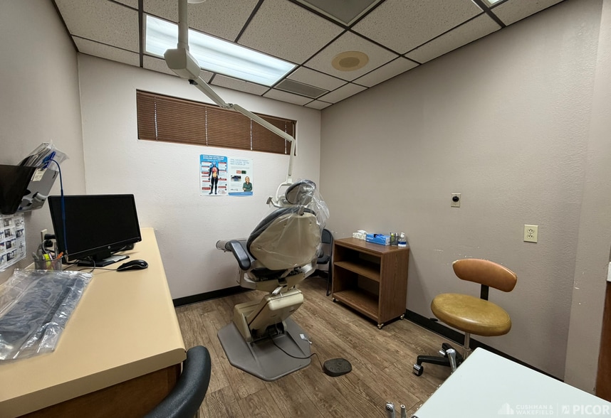 More Photos Of 1400 W Valencia Rd, Tucson Medical For Sale