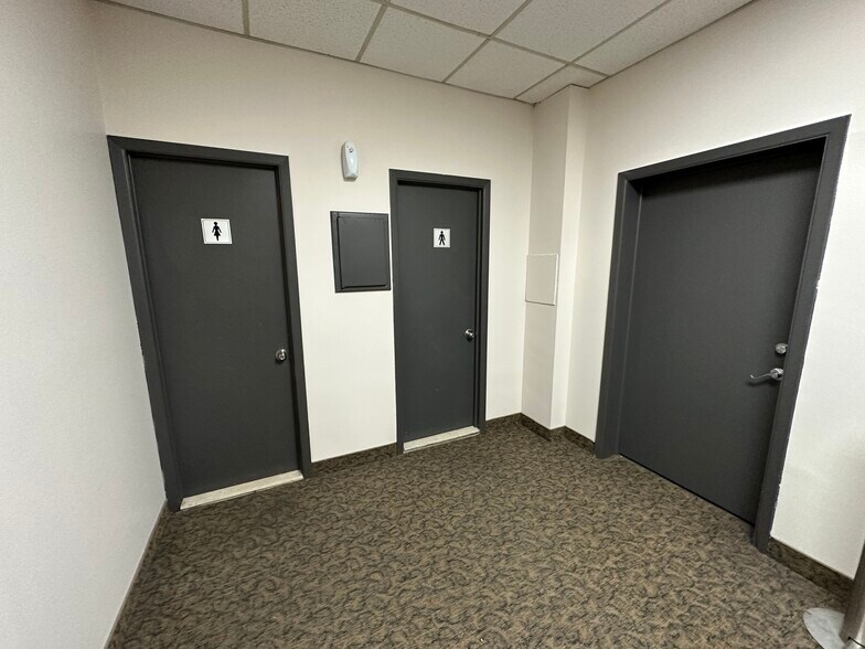 More Photos Of 3000-3140 Boul de Rome, Brossard Storefront For Lease