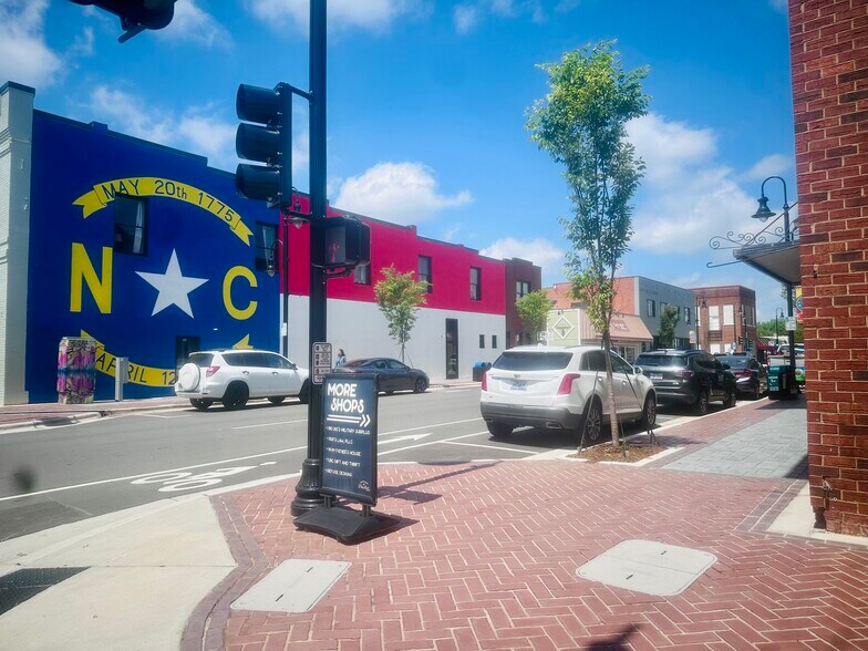 More Photos Of 103 N College Ave, Newton General Retail For Lease