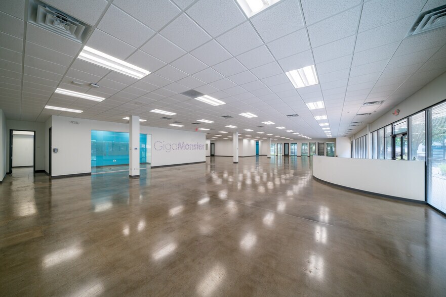 More Photos Of 425 Franklin Gateway SE, Marietta Unknown For Lease