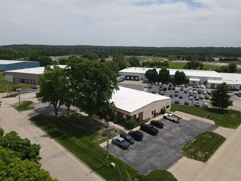 More Photos Of 1832 Industrial Cir, West Des Moines Warehouse For Lease