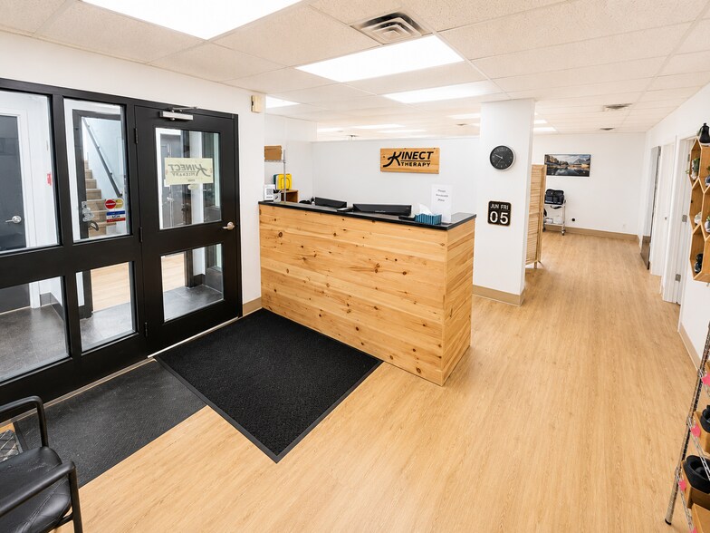 More Photos Of 974 Queen St, Sault Ste. Marie Drugstore For Lease