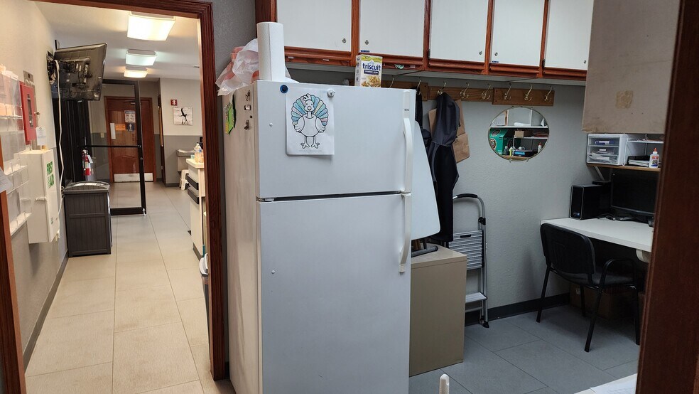 More Photos Of 2080 W 20th Ave, Oshkosh Flex For Sale