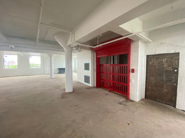 More Photos Of 1729 N 2nd St, Minneapolis Flex For Lease