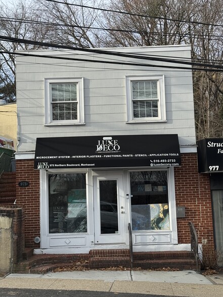 Primary Photo Of 975 Northern Blvd, Manhasset Storefront Retail Office For Lease