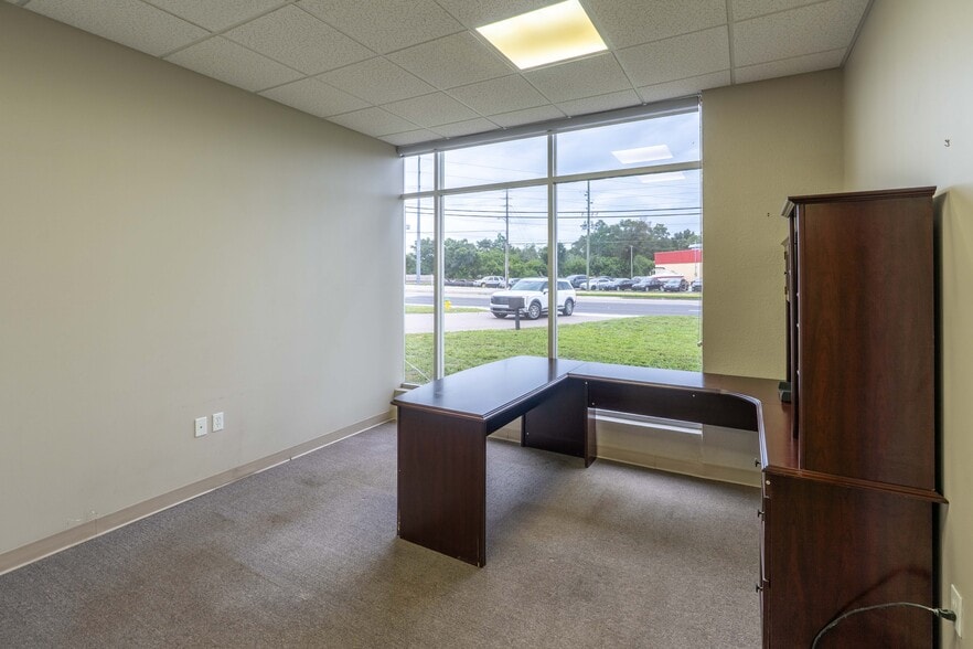 More Photos Of 8820 66th St, Pinellas Park Warehouse For Lease