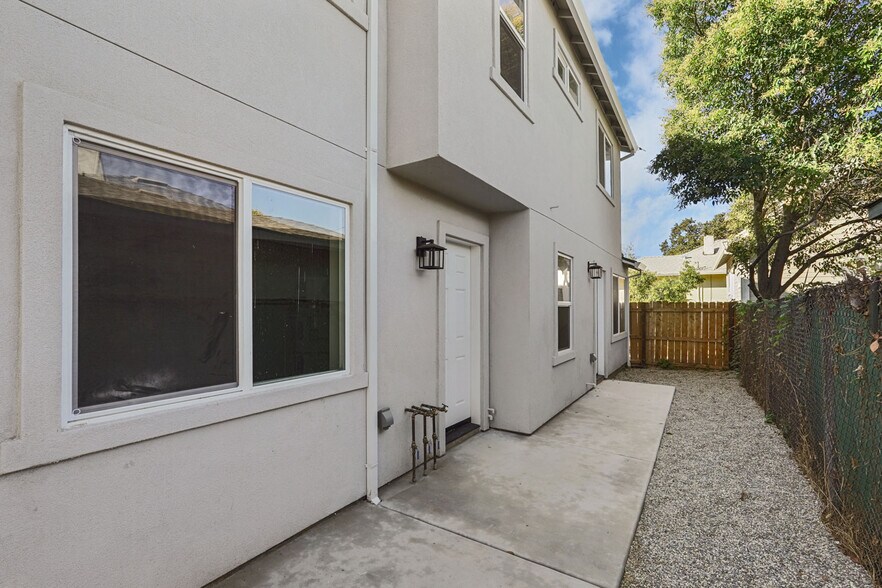 More Photos Of 2810 42nd St, Sacramento Apartments For Sale