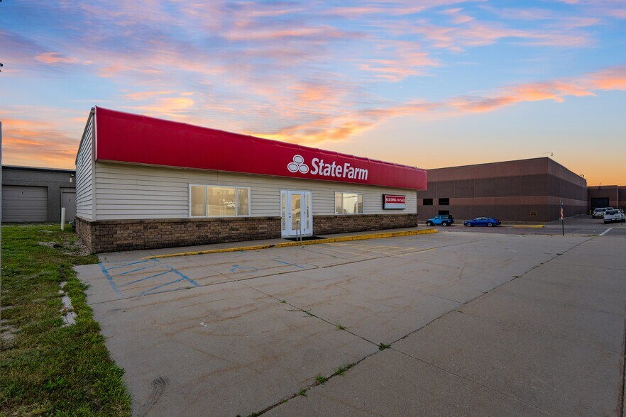 More Photos Of 101 E Linn St, Marshalltown Office For Sale