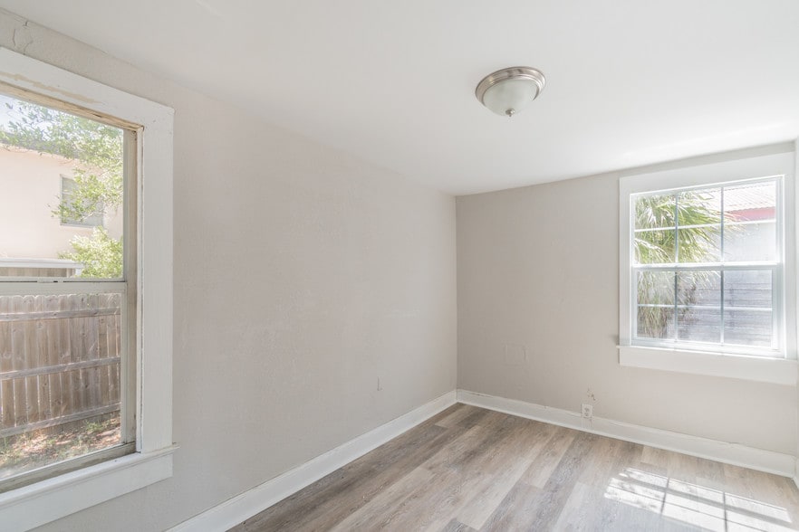 More Photos Of 822 Grand Central St, Clearwater Apartments For Sale