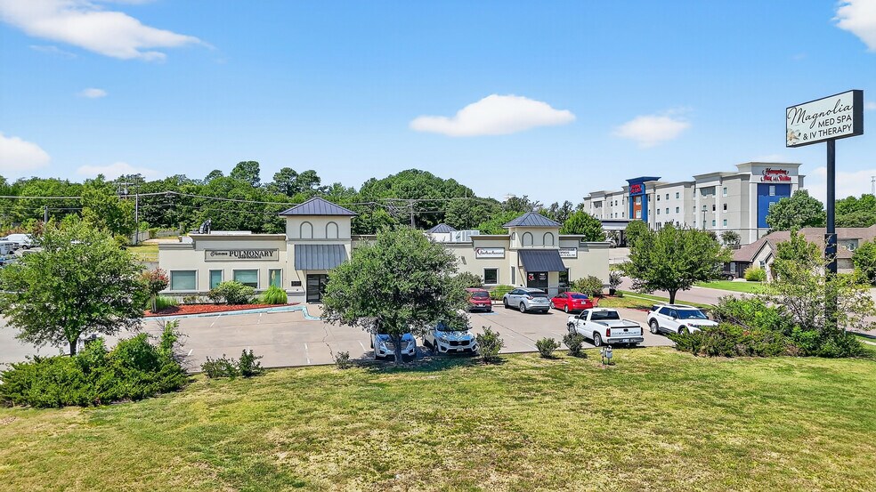 More Photos Of 101 S US Highway 75, Denison Medical For Lease