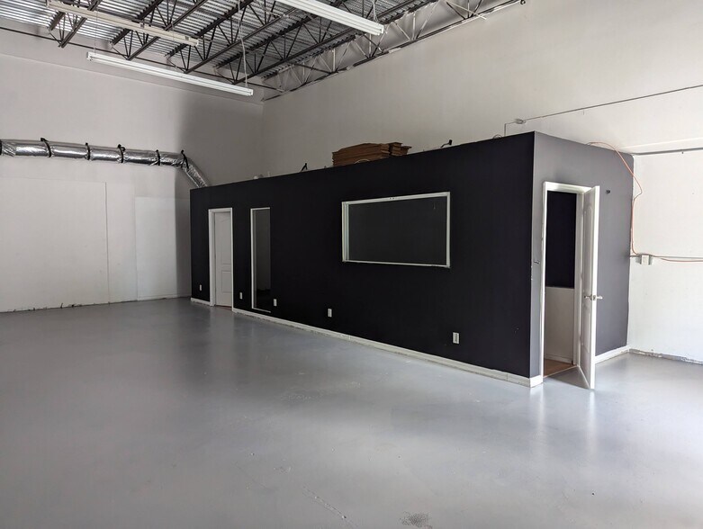 More Photos Of 845 Pop Tilton Pl, Jensen Beach Warehouse For Lease