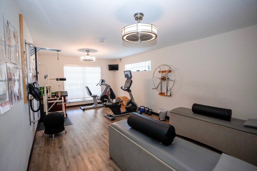 More Photos Of 980 NE 126th St, North Miami Medical For Lease