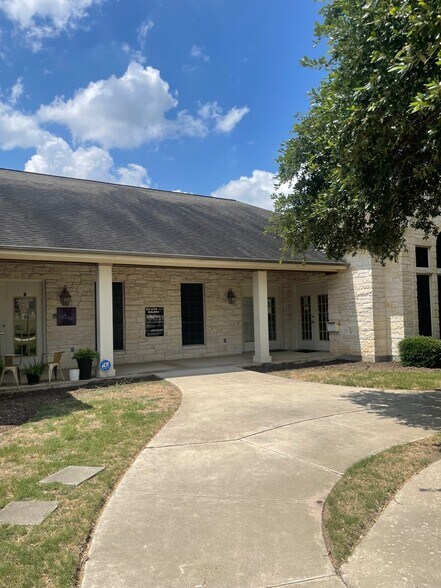 More Photos Of 251 N FM 1626, Buda Medical For Lease