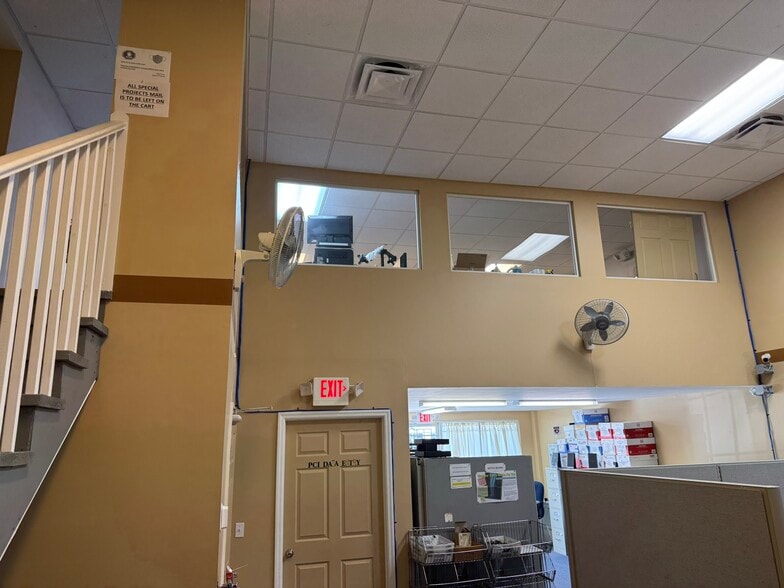 More Photos Of 2323 N State St, Bunnell Flex For Sale