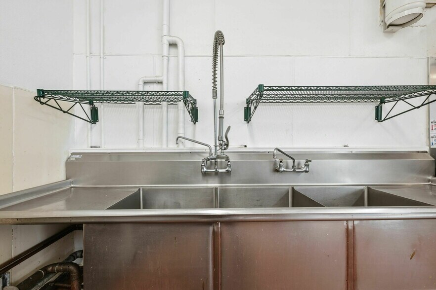 More Photos Of 329 14th St, Oakland Restaurant For Sale