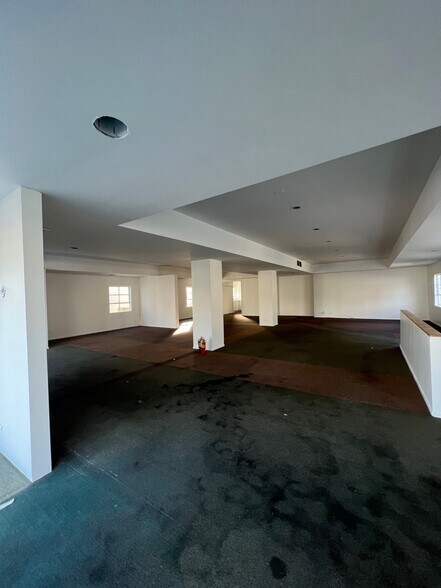 More Photos Of 853-857 N La Cienega Blvd, West Hollywood Restaurant For Lease