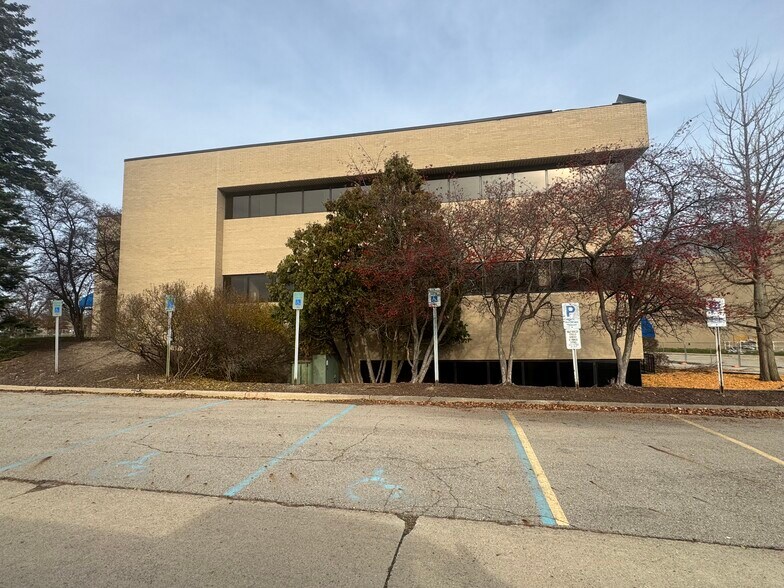 More Photos Of 2815 Pennsylvania Ave, Lansing Medical For Sale