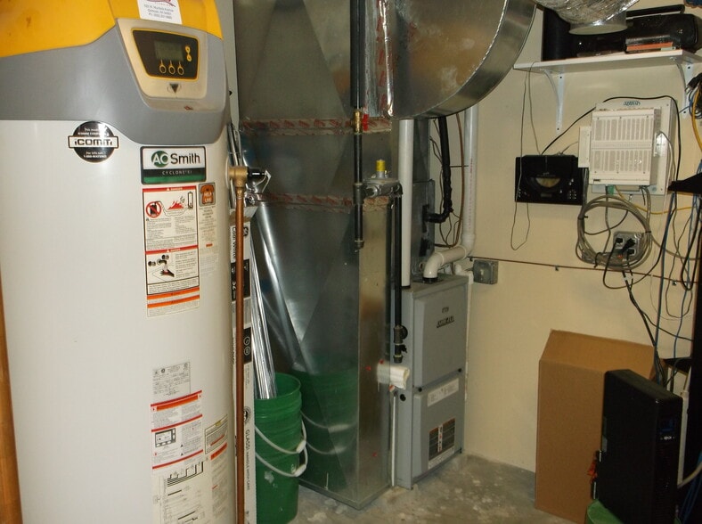 More Photos Of 1515 Planeview Dr, Oshkosh Hotel For Sale