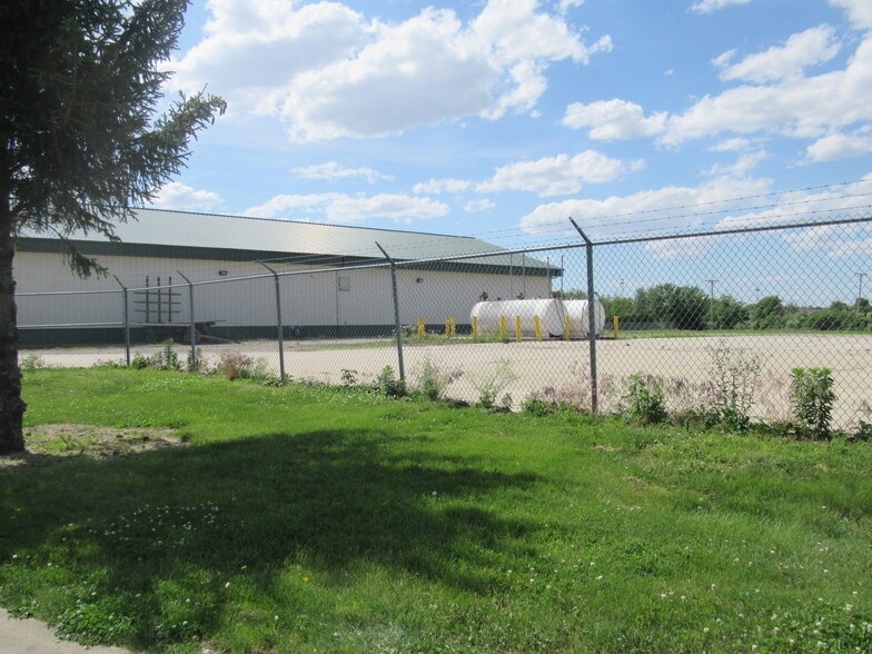 More Photos Of 3105 Great Northern, Springfield Warehouse For Sale