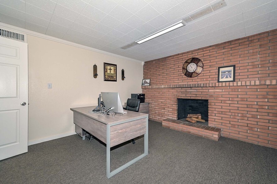 More Photos Of 11123-11127 W Nevada Ave, Youngtown Office For Sale