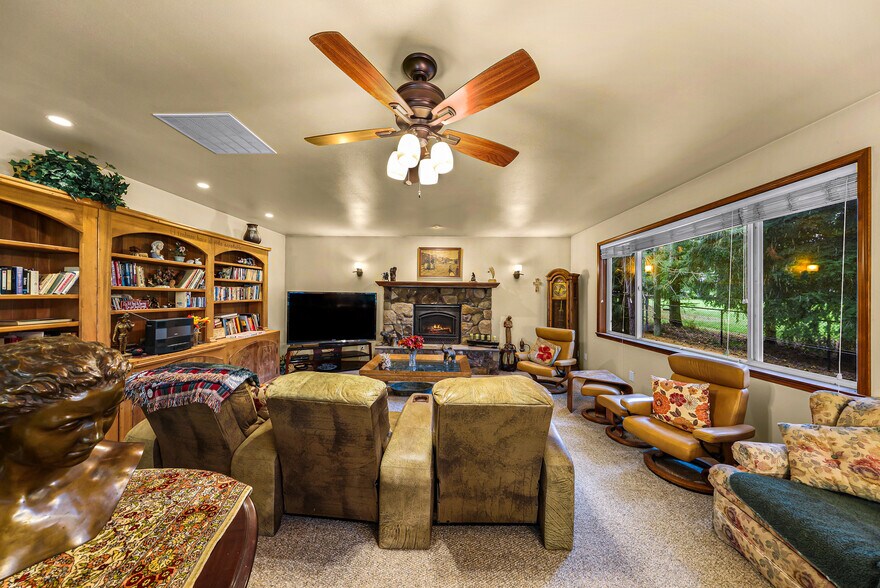 More Photos Of 918 Citadel Dr, Everson Multifamily For Sale