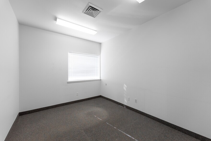 More Photos Of 2665 Glendale Valley Rd, Glendale Office For Sale