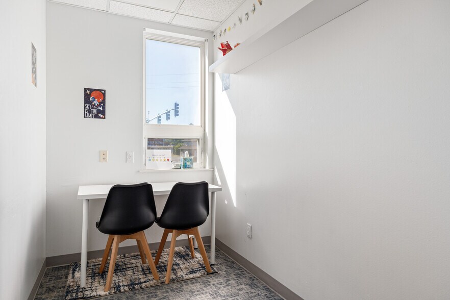 More Photos Of 35 SE Ely St, Oak Harbor Office For Sale