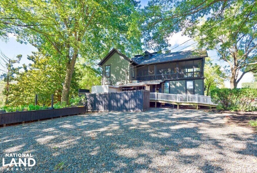 More Photos Of 4 S 1st St, Denton Specialty For Sale