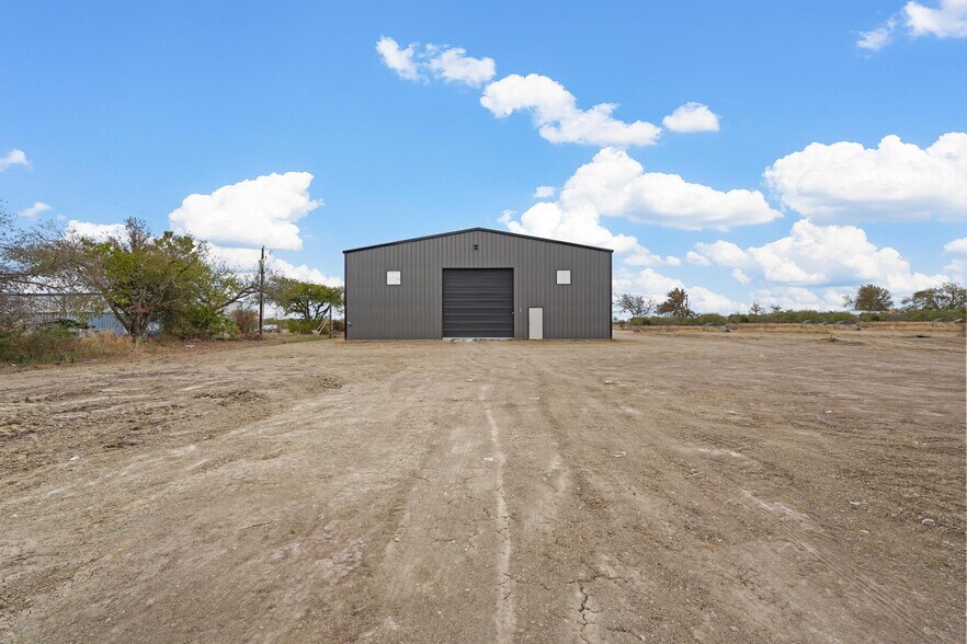 More Photos Of 1979 FM 1903, Caddo Mills Warehouse For Lease