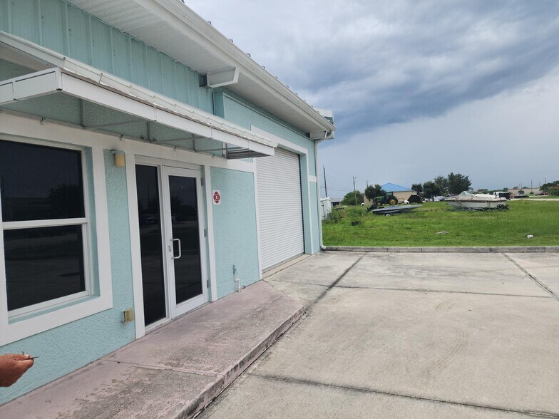 More Photos Of 1007 NE 7th Ter, Cape Coral Warehouse For Sale