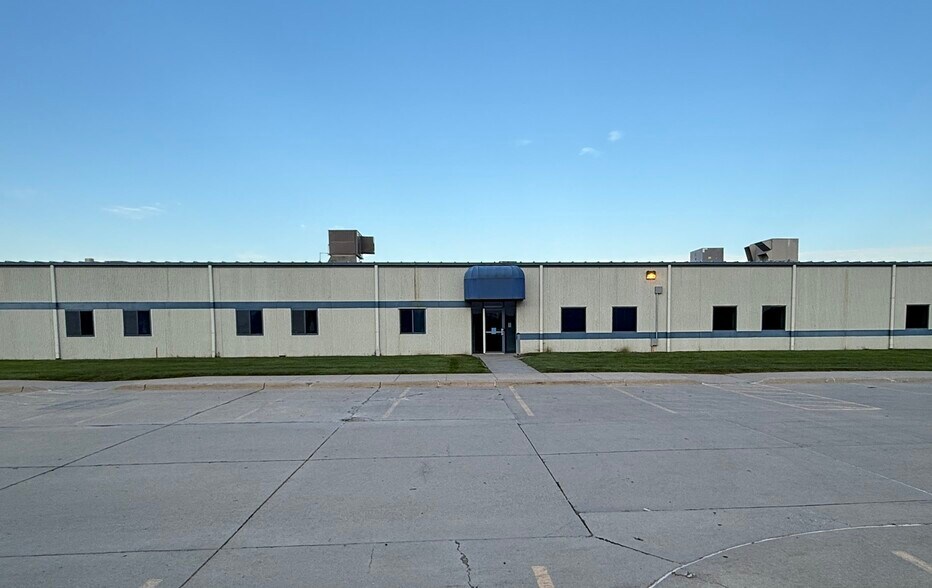 More Photos Of 1995 G Ave, Red Oak Industrial For Lease