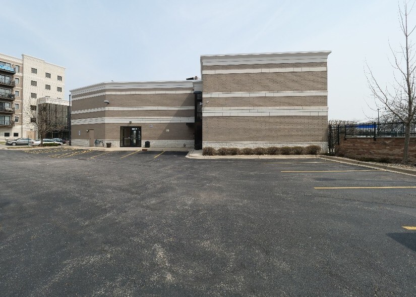 More Photos Of 8814-8826 Niles Center Rd, Skokie Office For Lease