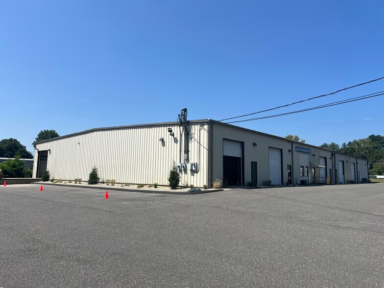 More Photos Of 211 Hartford Tpke, Tolland Warehouse For Lease