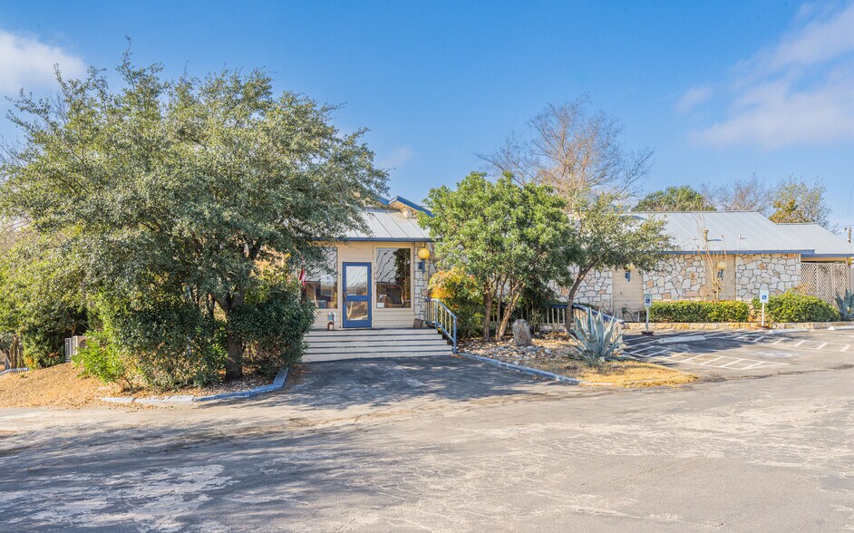 More Photos Of 1205 Main St, Bandera Restaurant For Lease