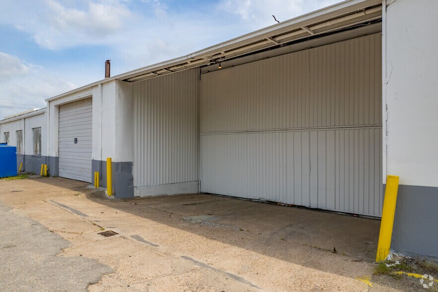 More Photos Of 5025 Jensen Dr, Houston Warehouse For Sale