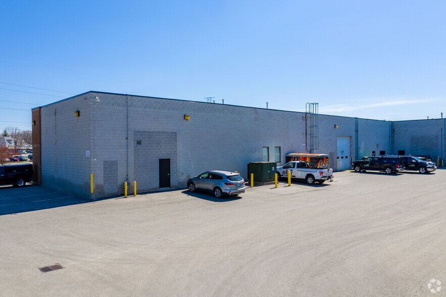 More Photos Of 620 Davenport Rd, Waterloo Freestanding For Lease