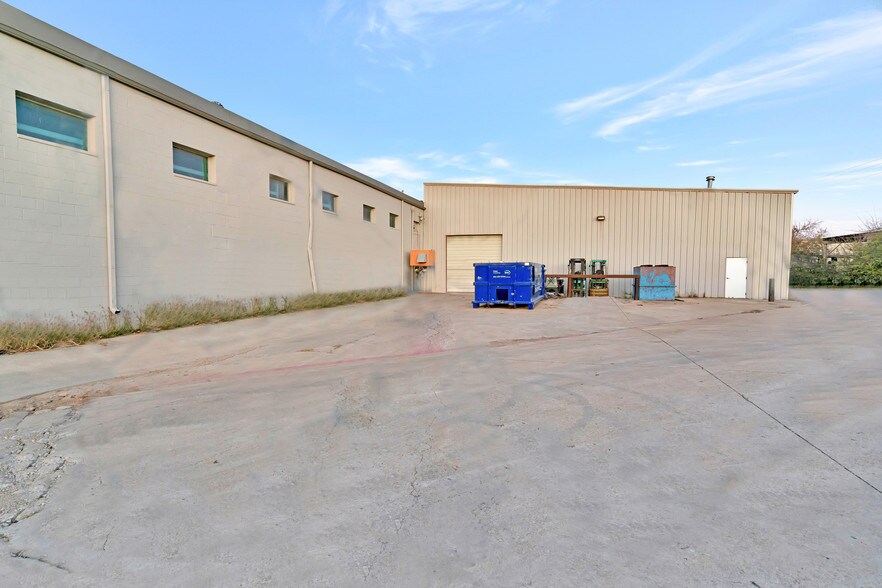 More Photos Of 1300 E Industrial Ave, Saginaw Warehouse For Sale