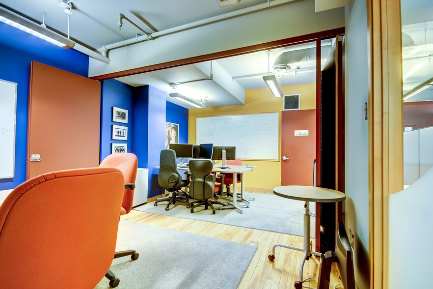 More Photos Of 75 Prom Du Portage, Gatineau Storefront Retail Office For Sale
