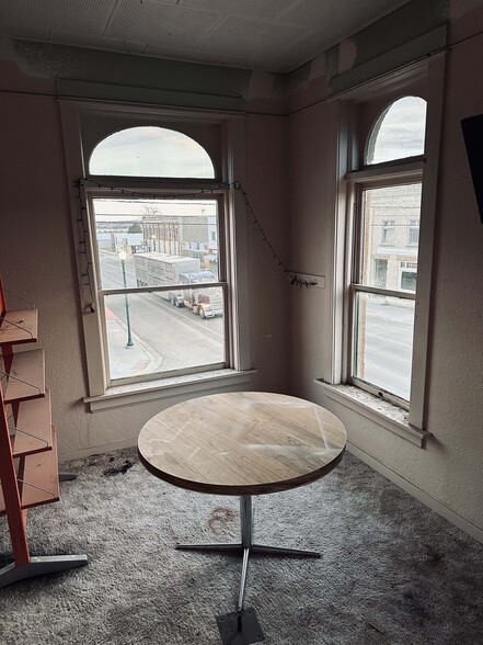 More Photos Of 202 Broadway Ave, Culbertson Showroom For Sale