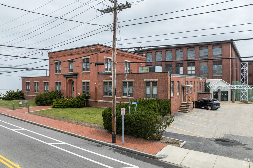 Primary Photo Of 1033 Broad St, Central Falls Warehouse For Lease