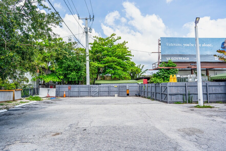 More Photos Of 701-709 NE 79th St, Miami Storefront Retail Office For Sale