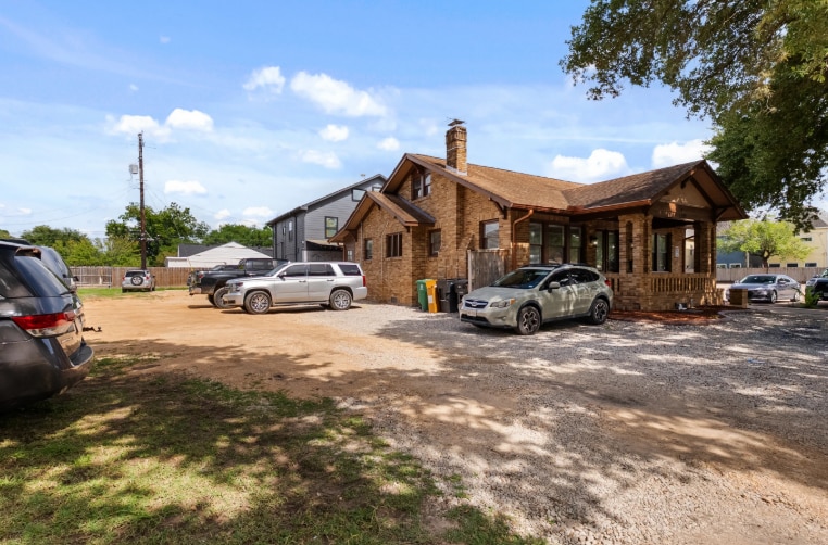 More Photos Of 1322 Yale St, Houston Office For Lease