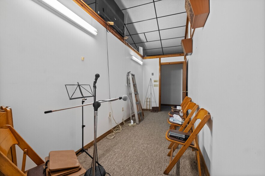 More Photos Of 1400 Locust st, Stilwell Office Residential For Sale