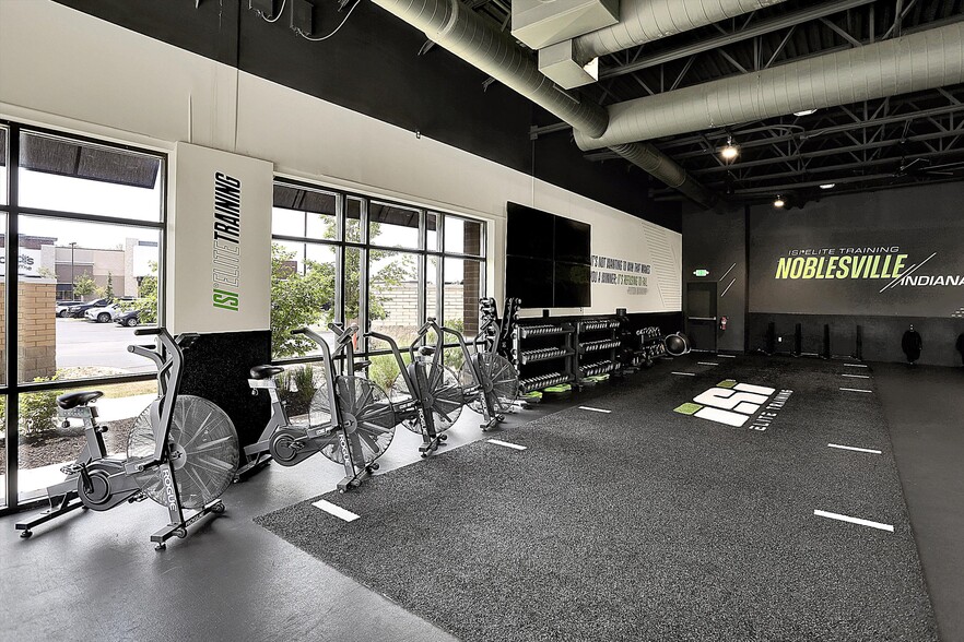 More Photos Of 14165 Cabela Pky, Noblesville Storefront For Lease