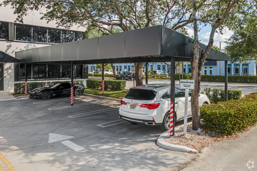 More Photos Of 14261 Commerce Way, Miami Lakes Office For Lease